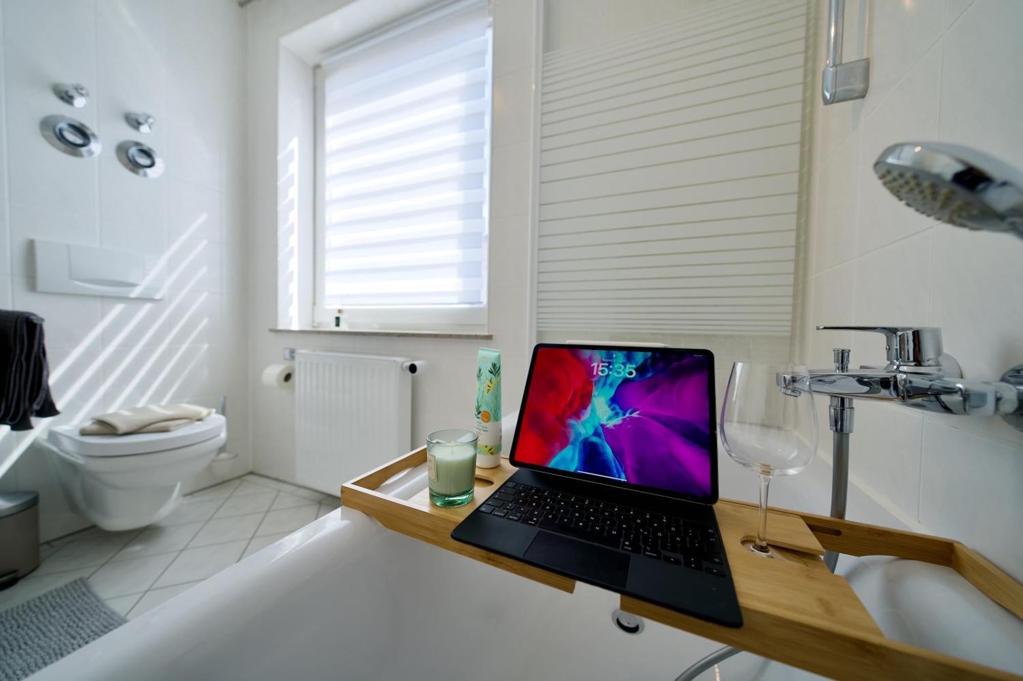 Edler Wohnraum Schwanenteich-Oase Mit Balkon, Kaffeevollautomat, Lift & Parkplatz Apartment Zwickau Luaran gambar