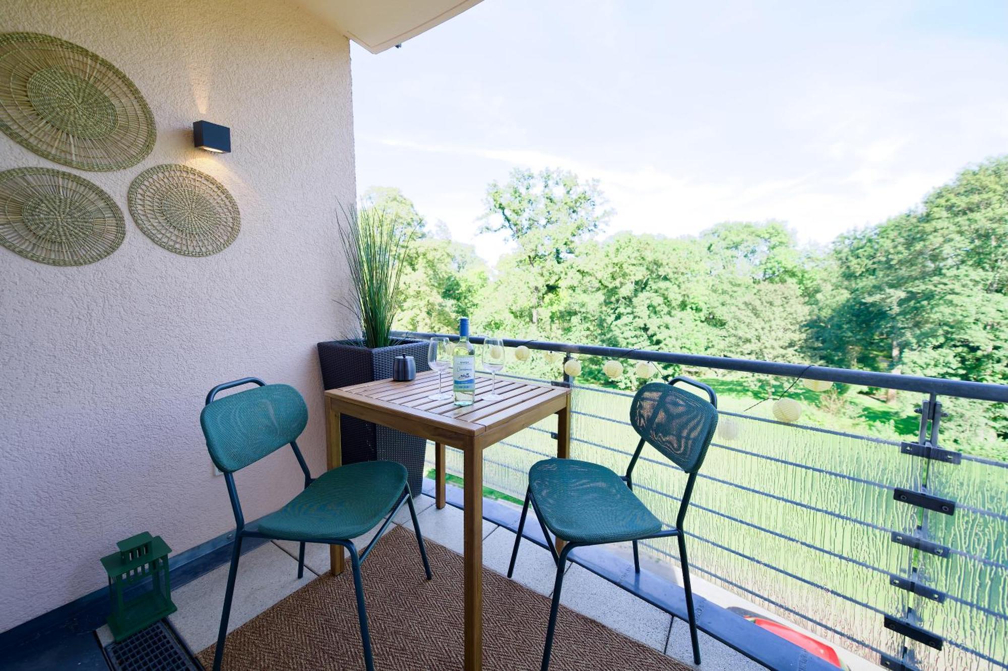 Edler Wohnraum Schwanenteich-Oase Mit Balkon, Kaffeevollautomat, Lift & Parkplatz Apartment Zwickau Luaran gambar